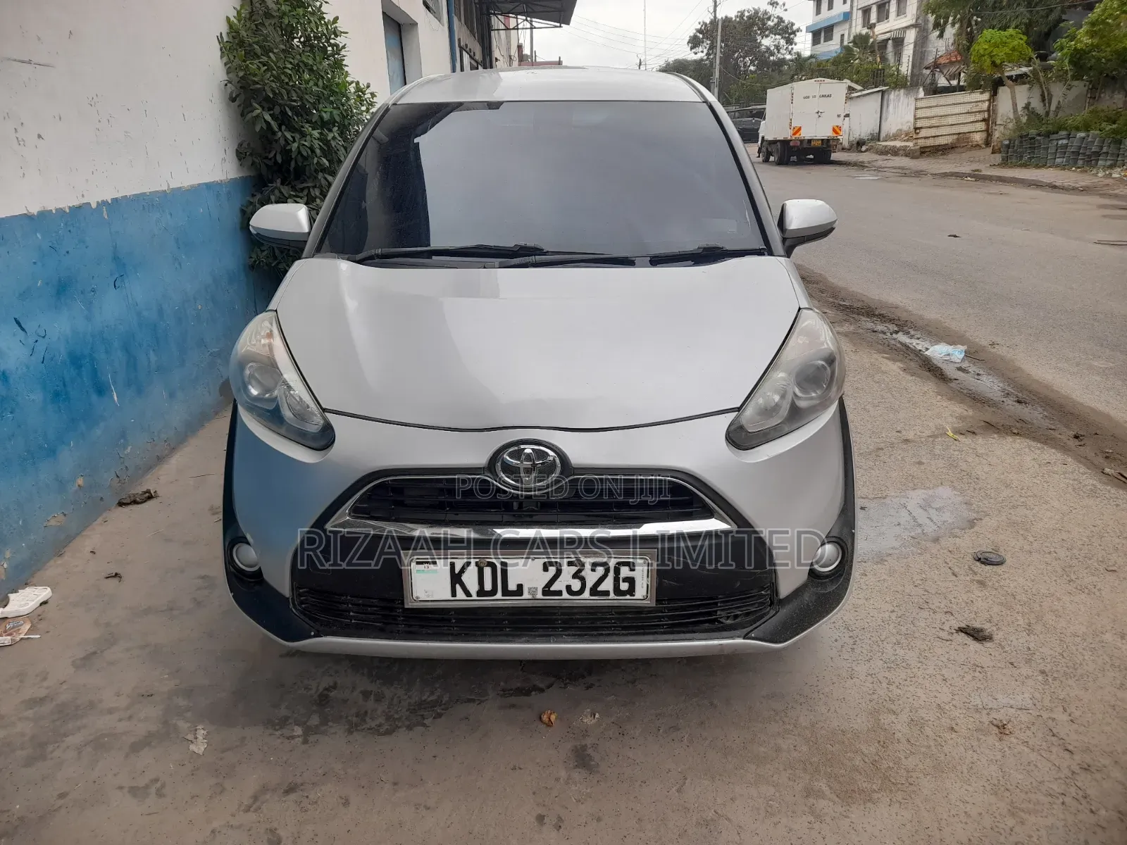 Toyota Sienta 2016 Silver