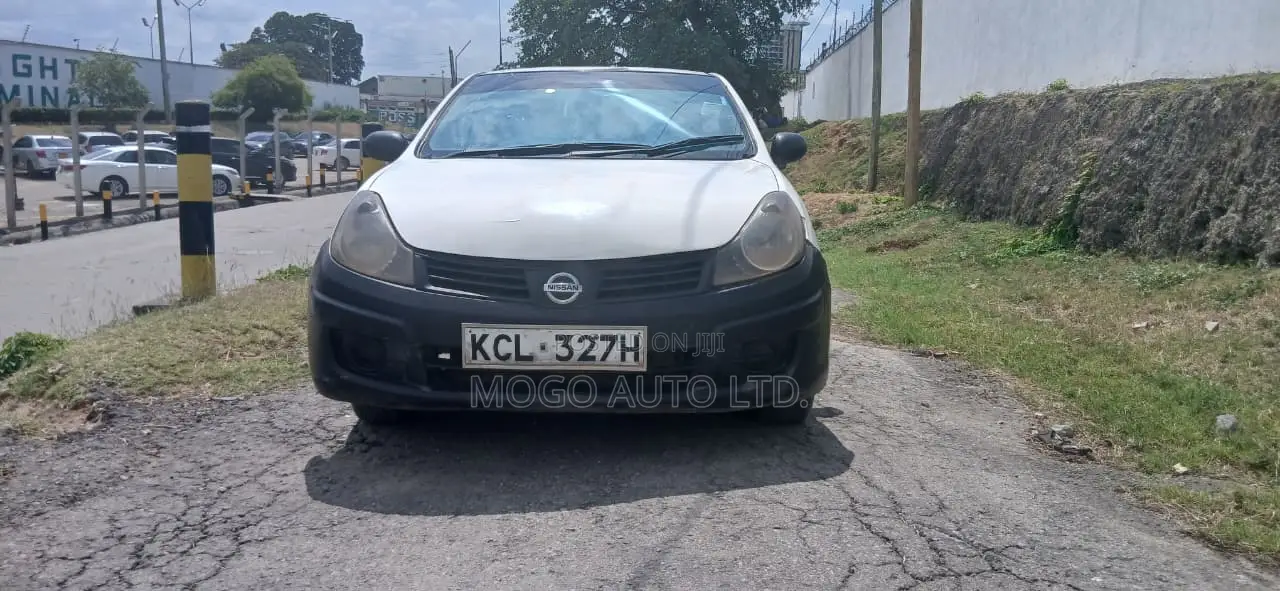 Nissan Advan 2010 White
