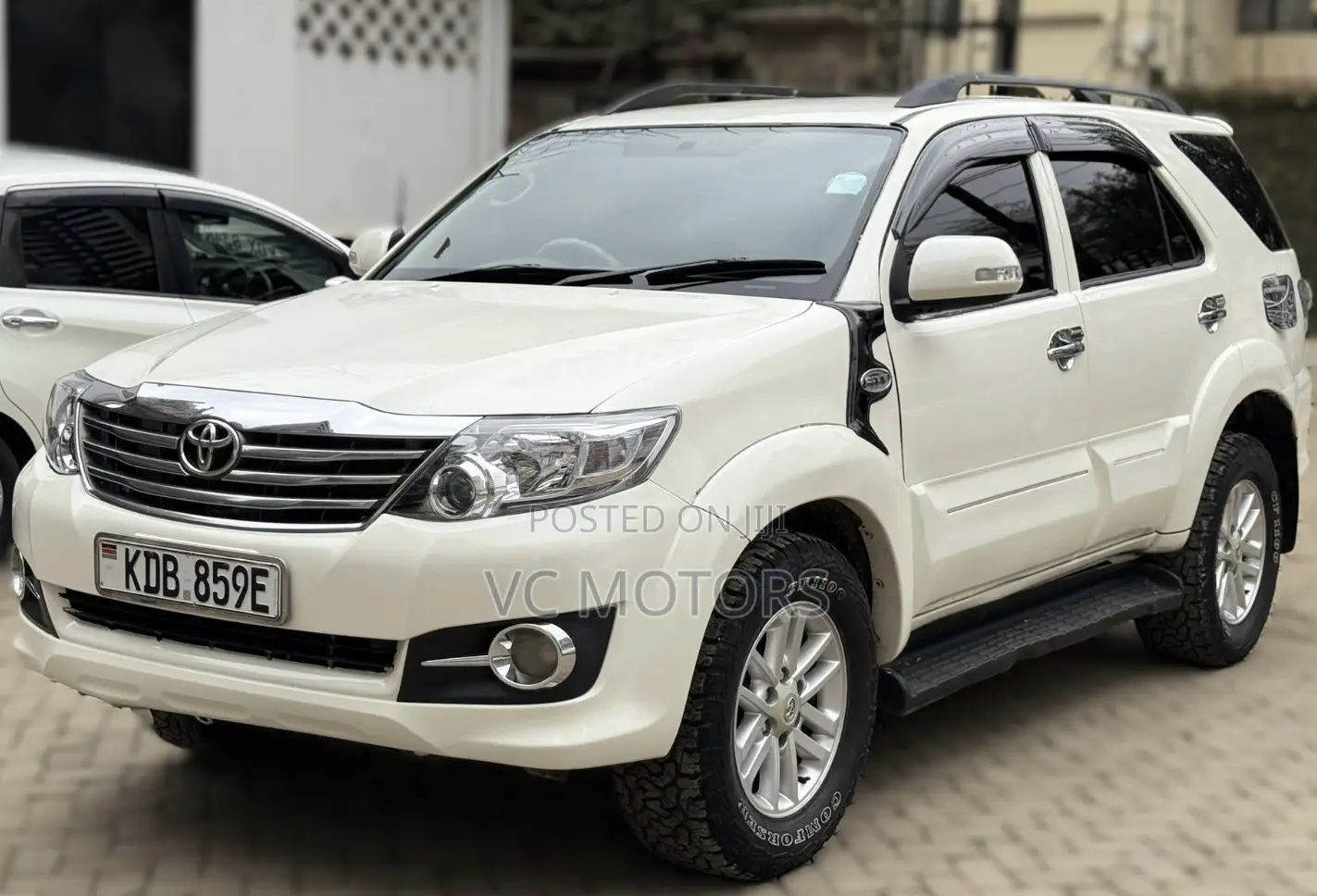 Toyota Fortuner 2.7 AWD 2013 White