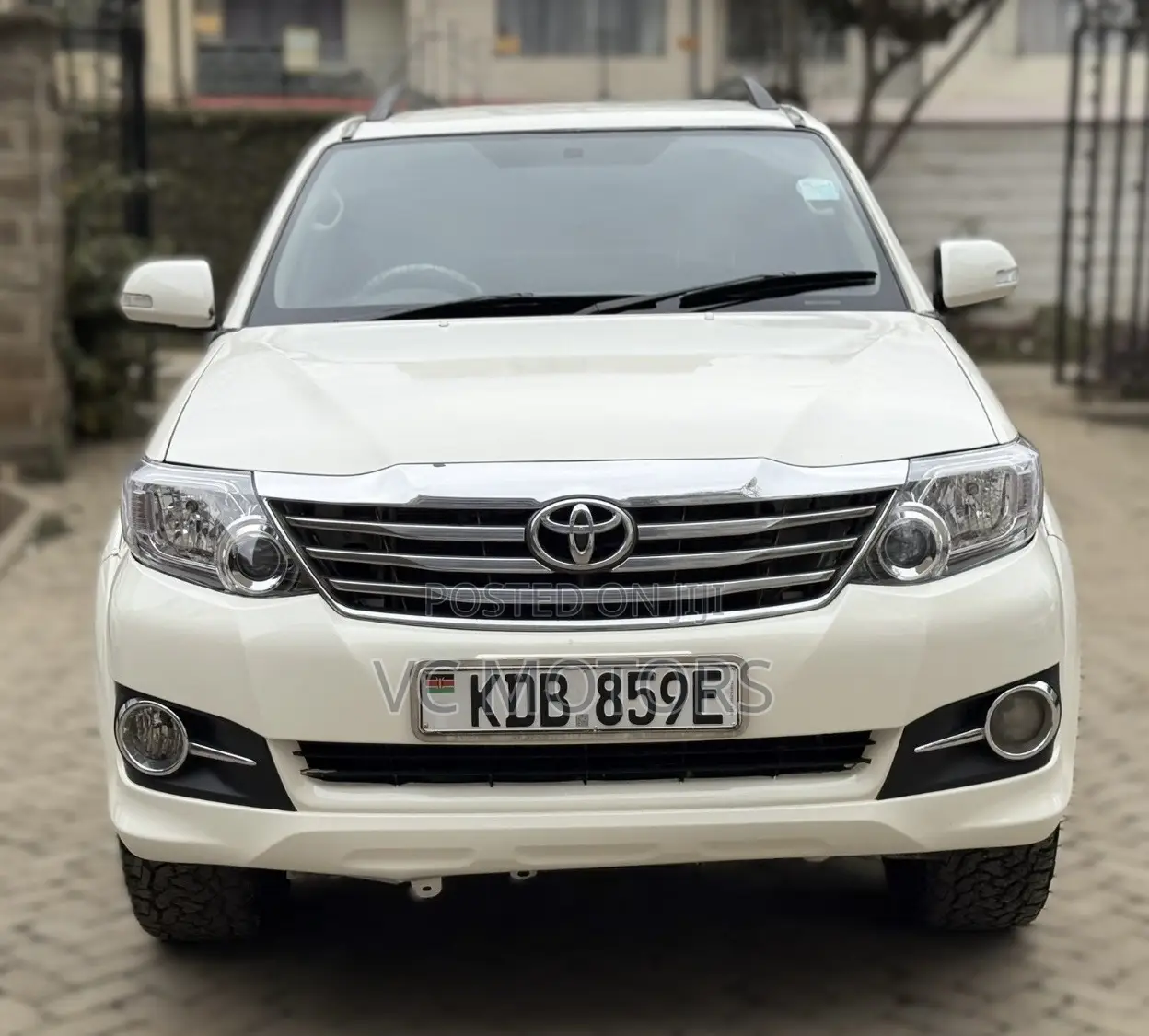 Toyota Fortuner 2.7 AWD 2013 White