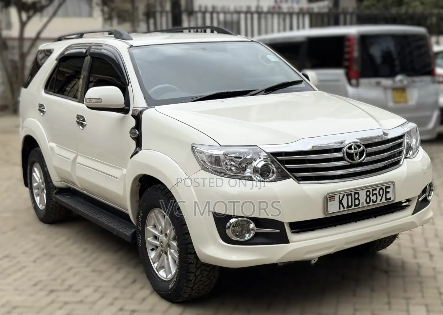 Toyota Fortuner 2.7 AWD 2013 White