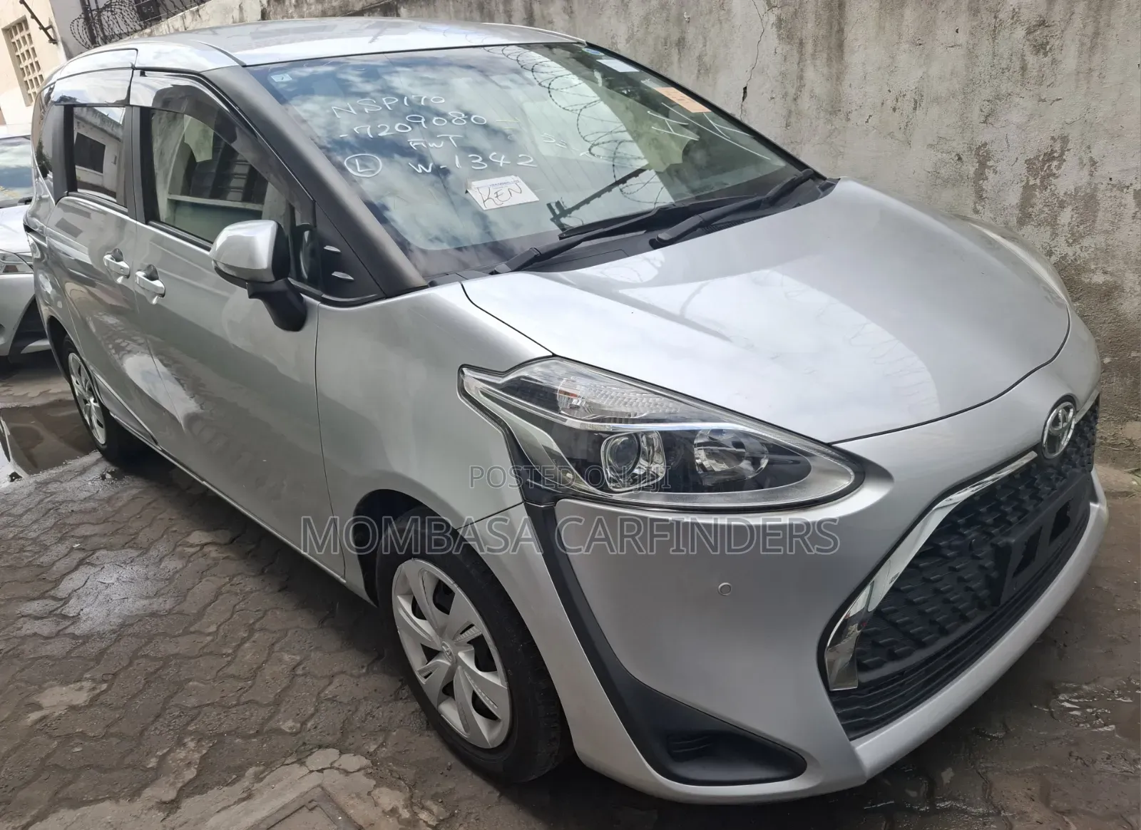 Toyota Sienta 2019 Silver
