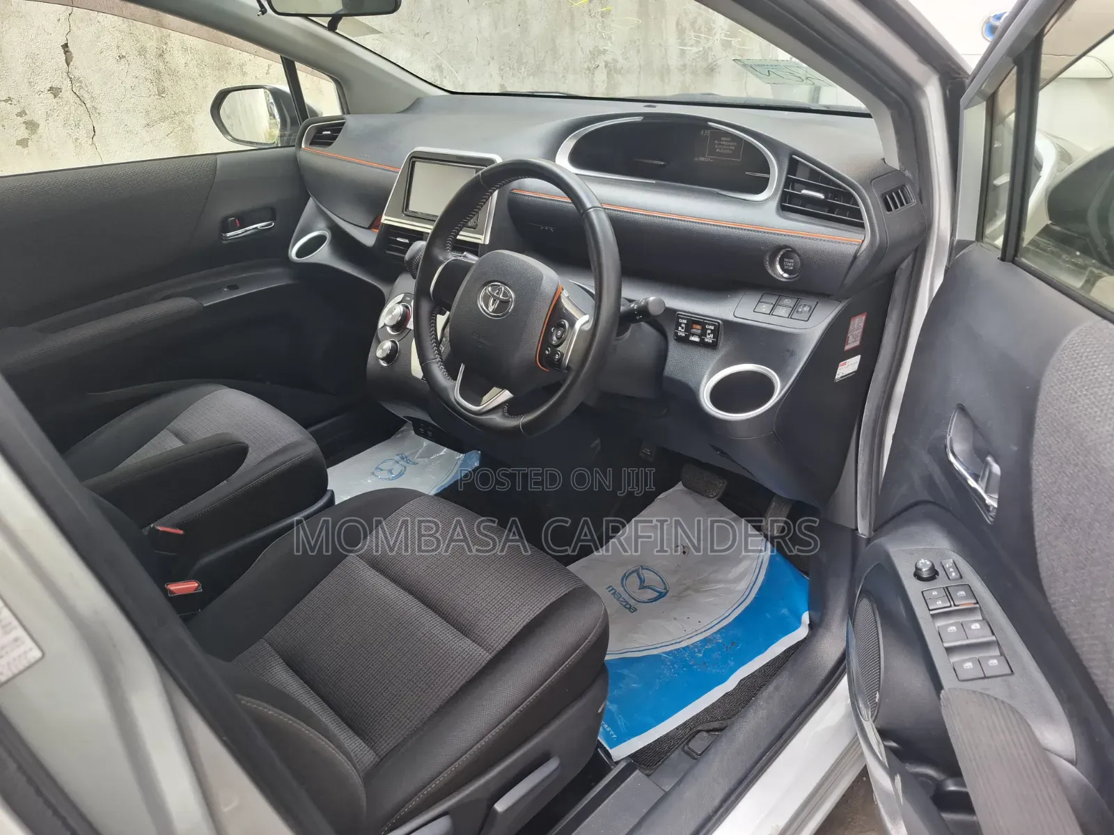 Toyota Sienta 2019 Silver