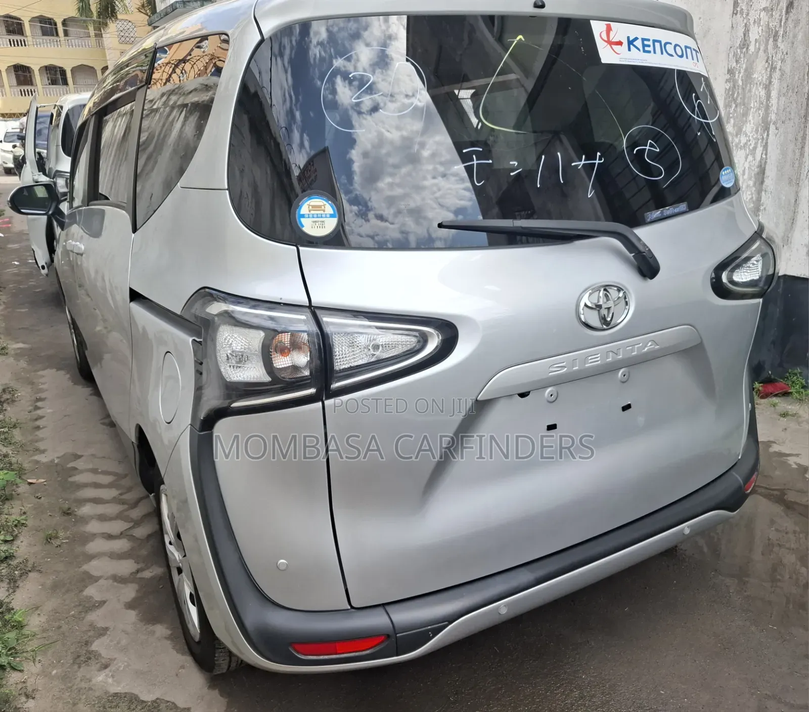 Toyota Sienta 2019 Silver