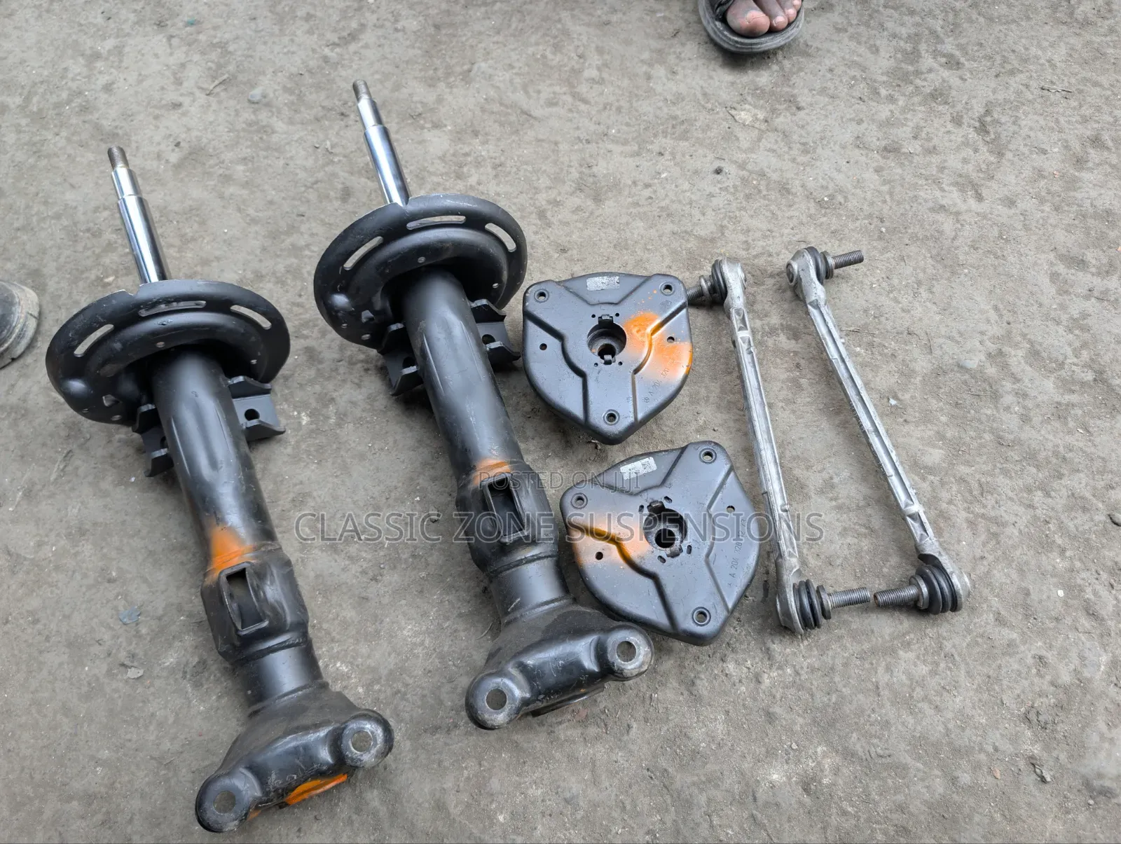 Mercedes C200 W204 Shock Absorbers.