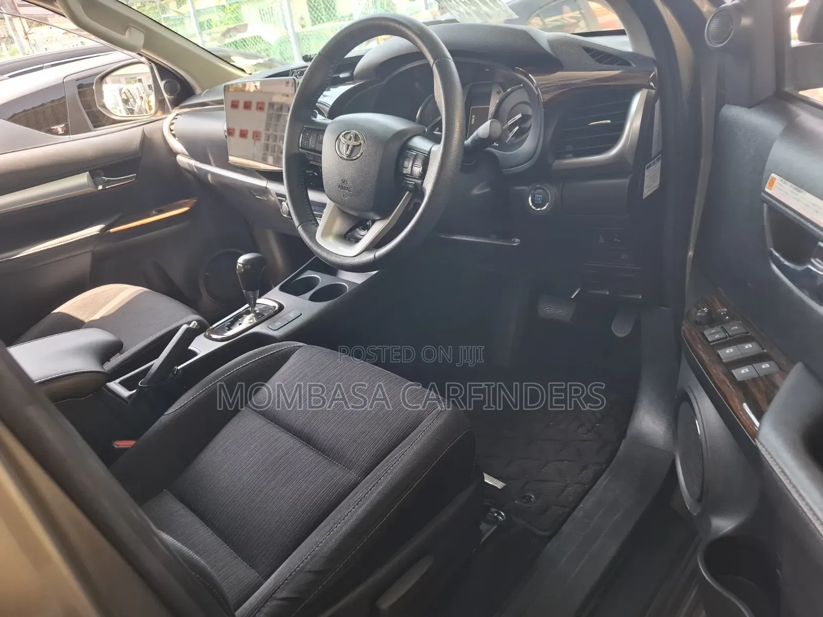 Toyota Hilux 2021 Gold