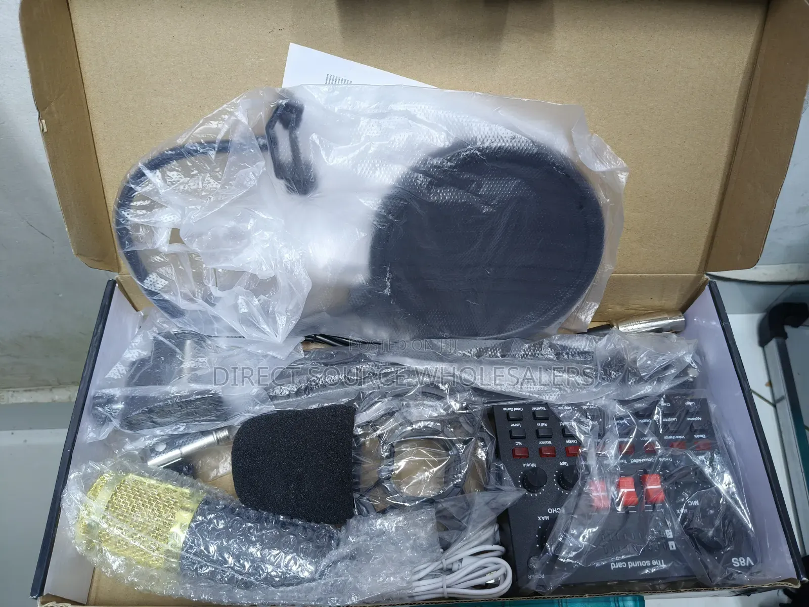 Professional BM-800 Condenser Mic With V8S Live Sound Card