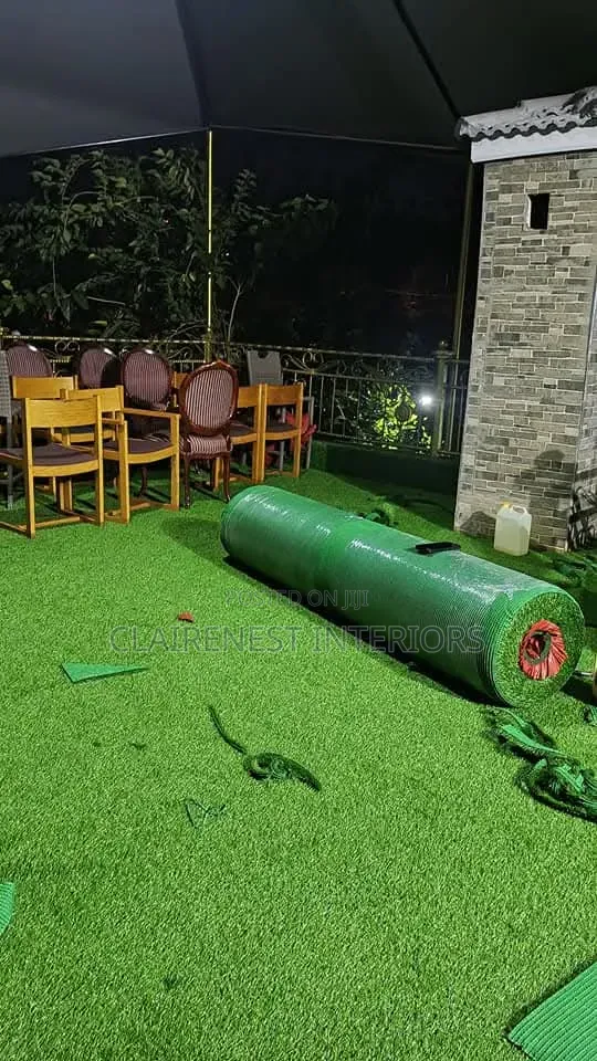 Vibrant Lush Easy Installation Rooftop Artificial Green Grass Carpet