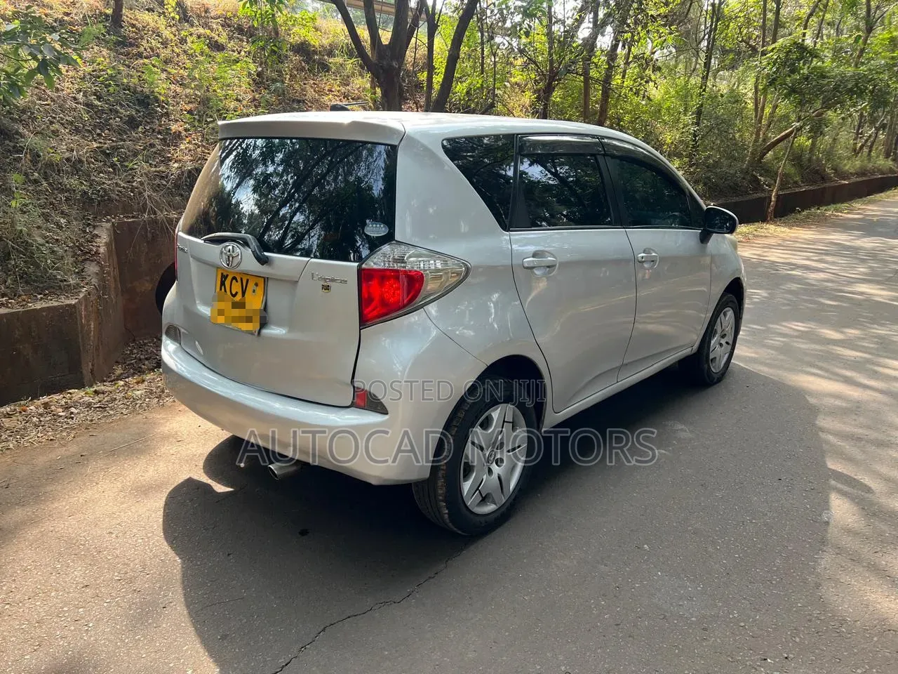 Toyota Ractis 2012 Silver