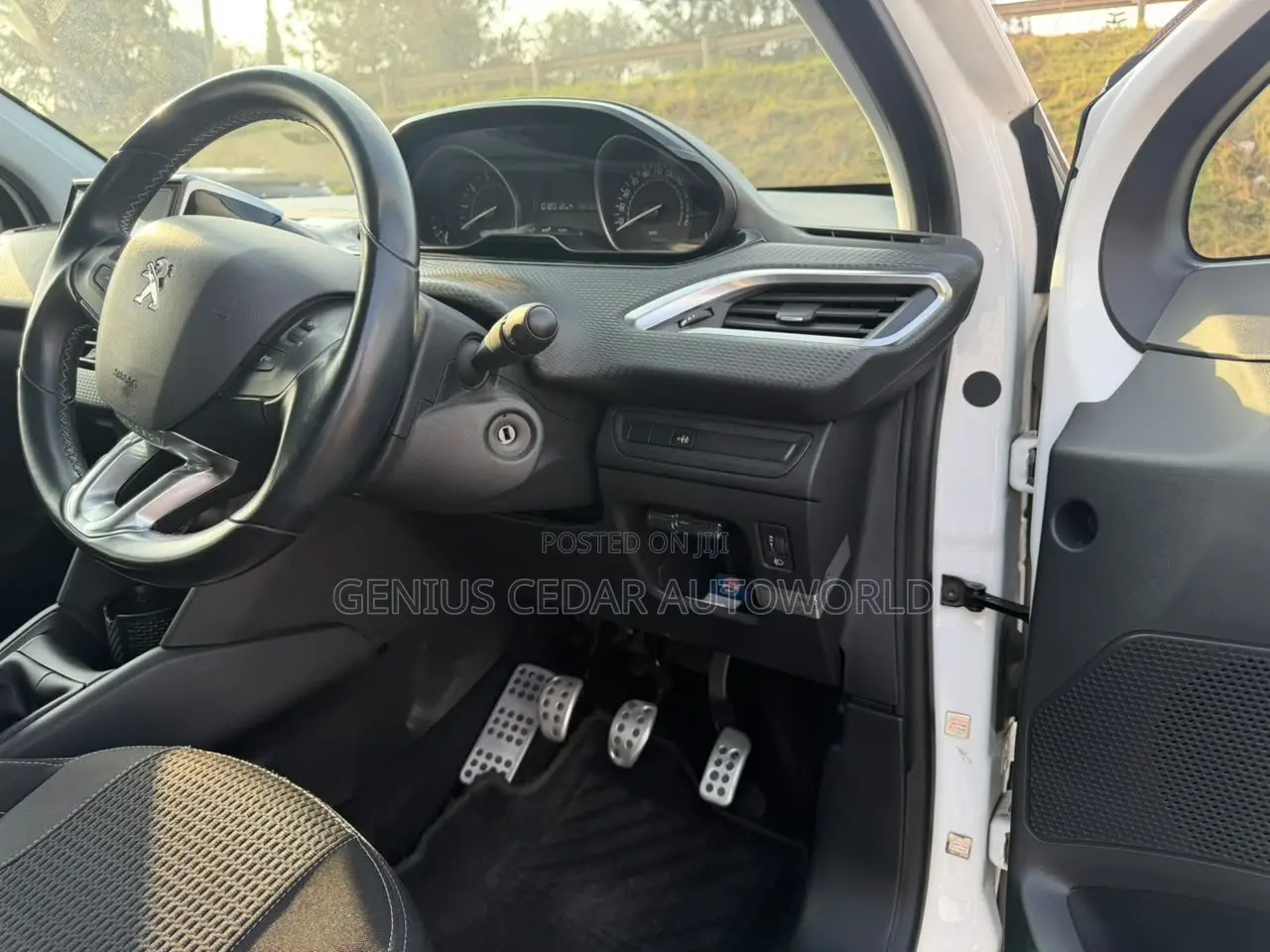 Peugeot 208 2018 White