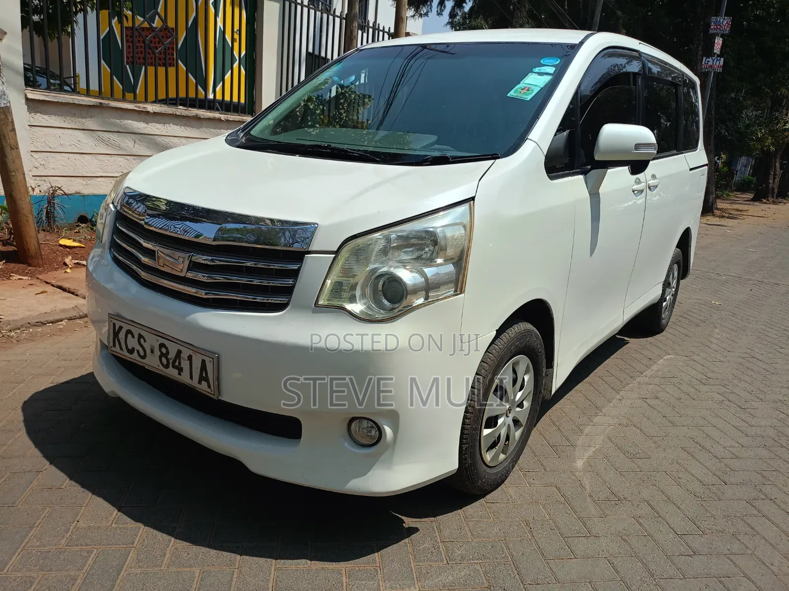 Toyota Noah 2012 Pearl