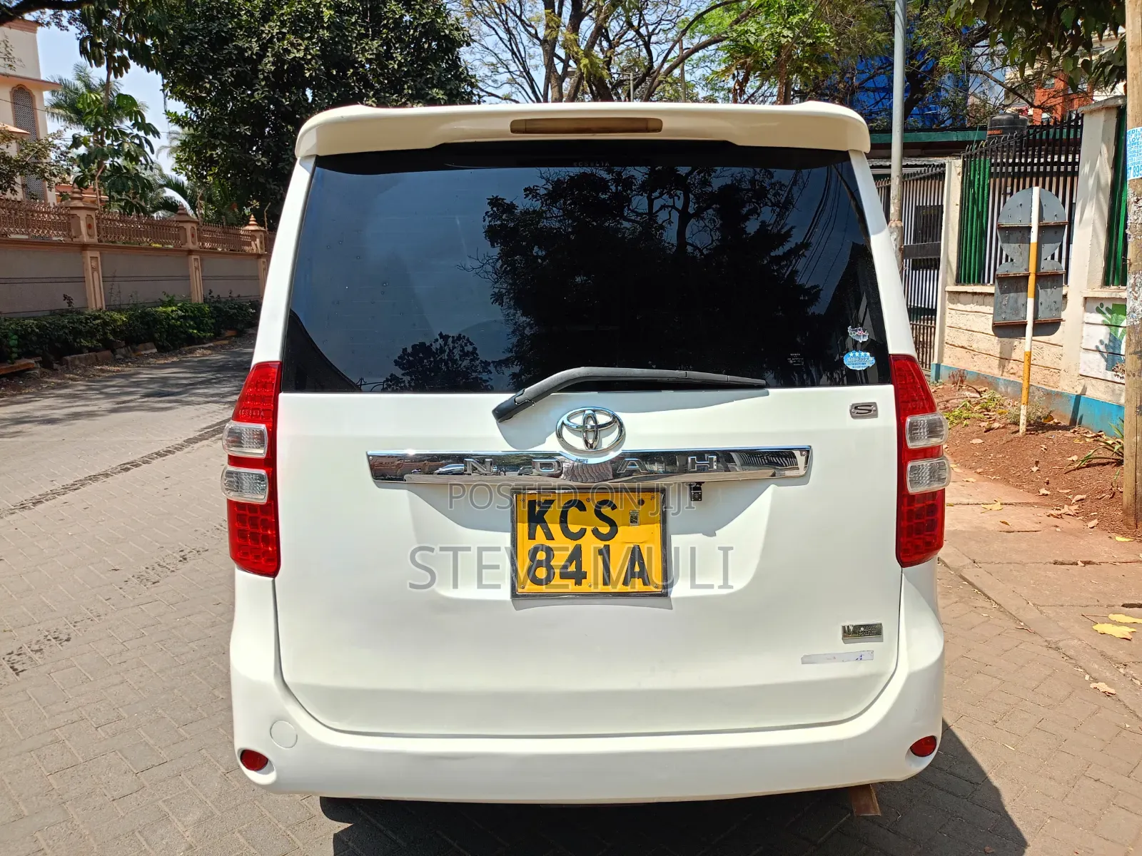 Toyota Noah 2012 Pearl