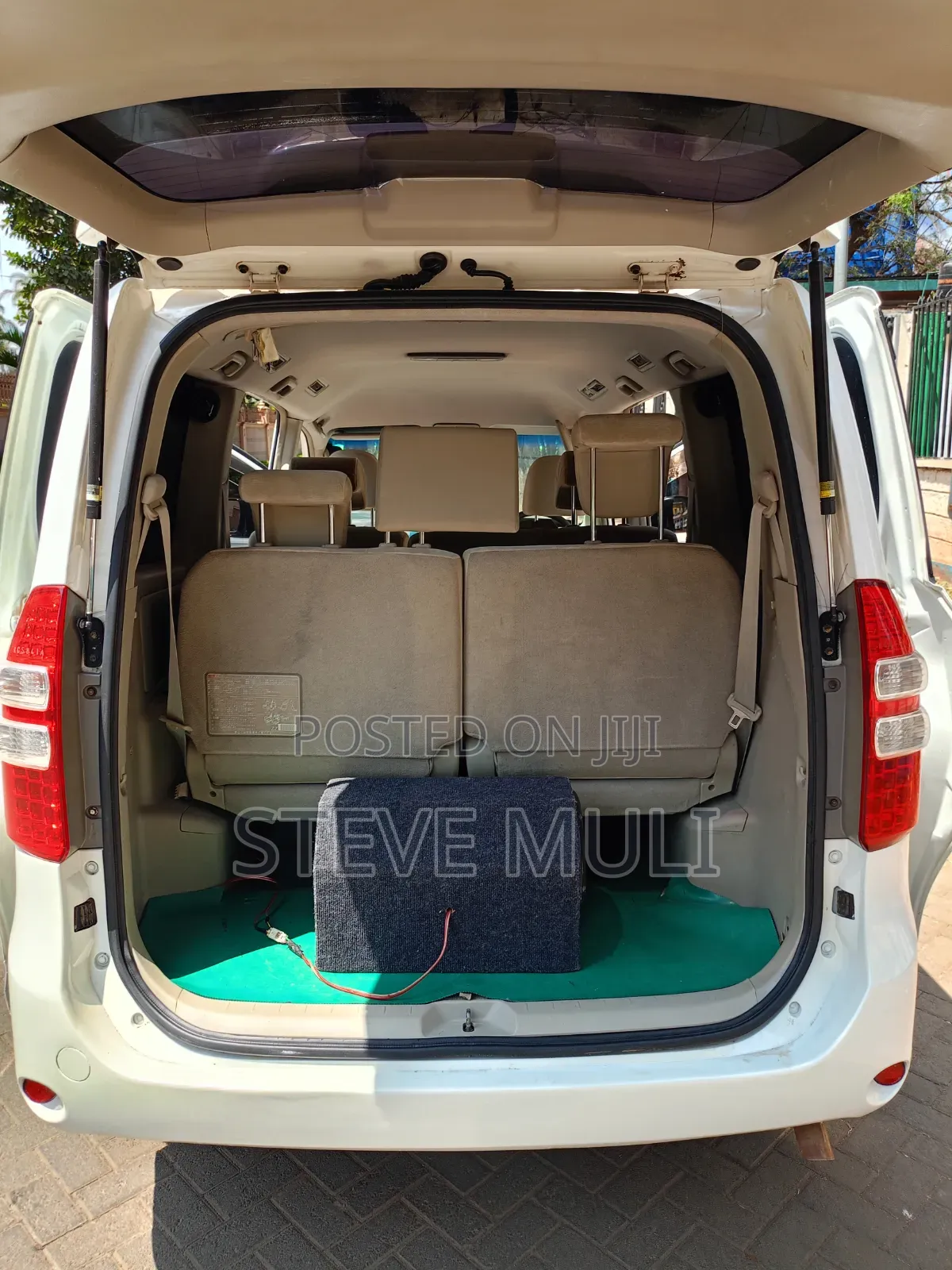 Toyota Noah 2012 Pearl