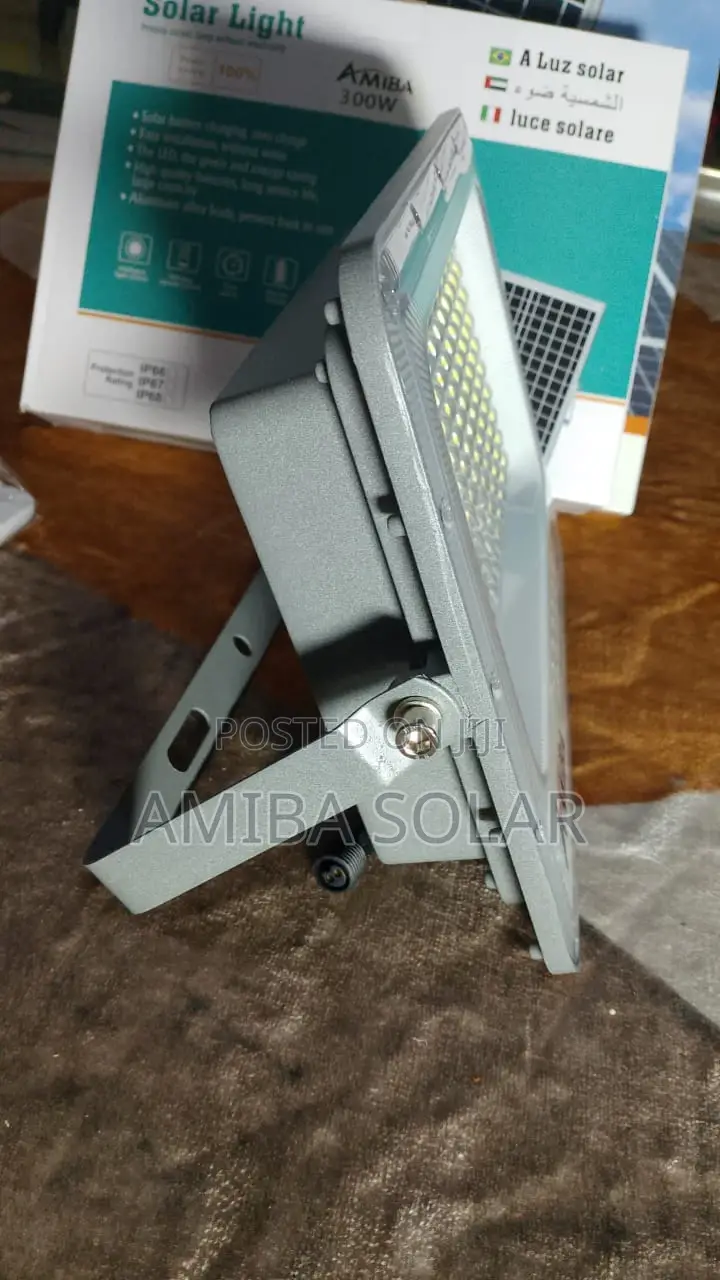 High Illumination 200 Watts Solar Floodlight With Optical Lens