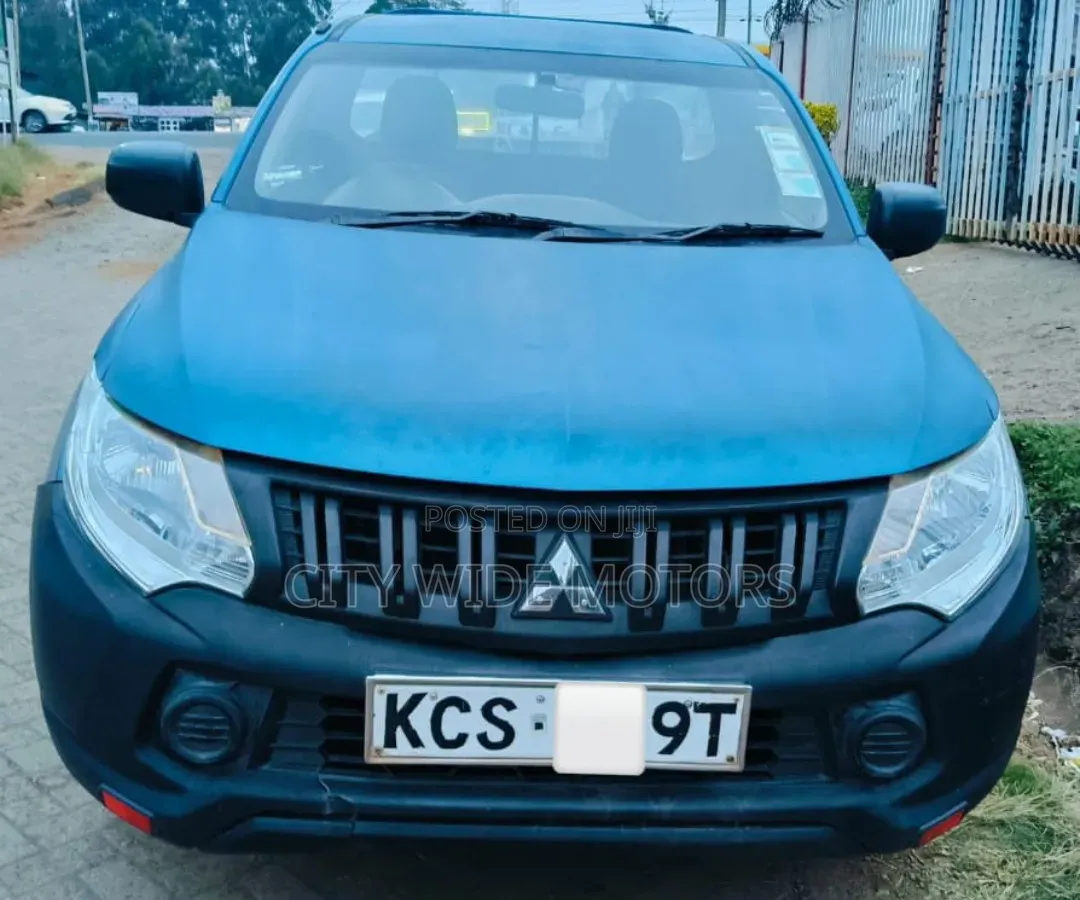 Mitsubishi L200 2015 Blue
