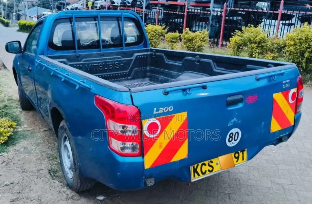 Mitsubishi L200 2015 Blue