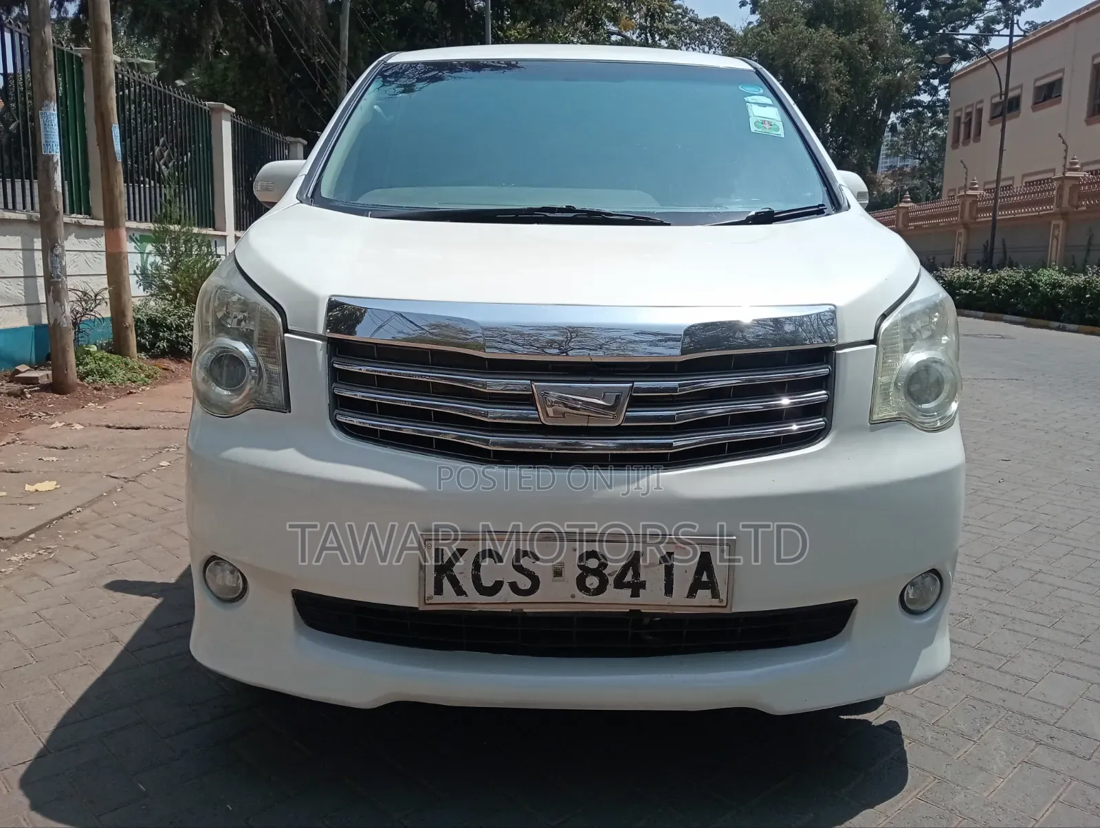 Toyota Noah 2012 White