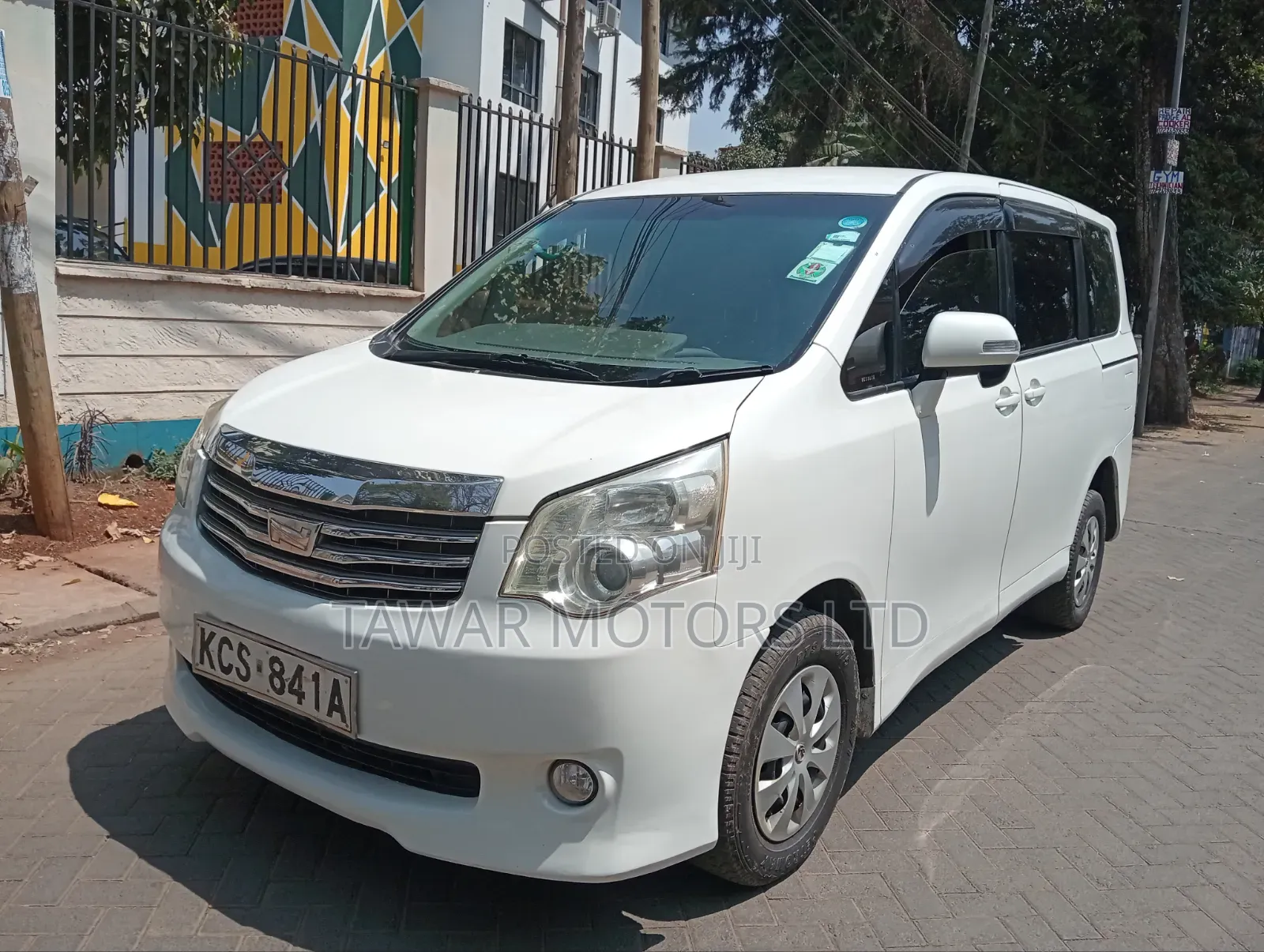Toyota Noah 2012 White