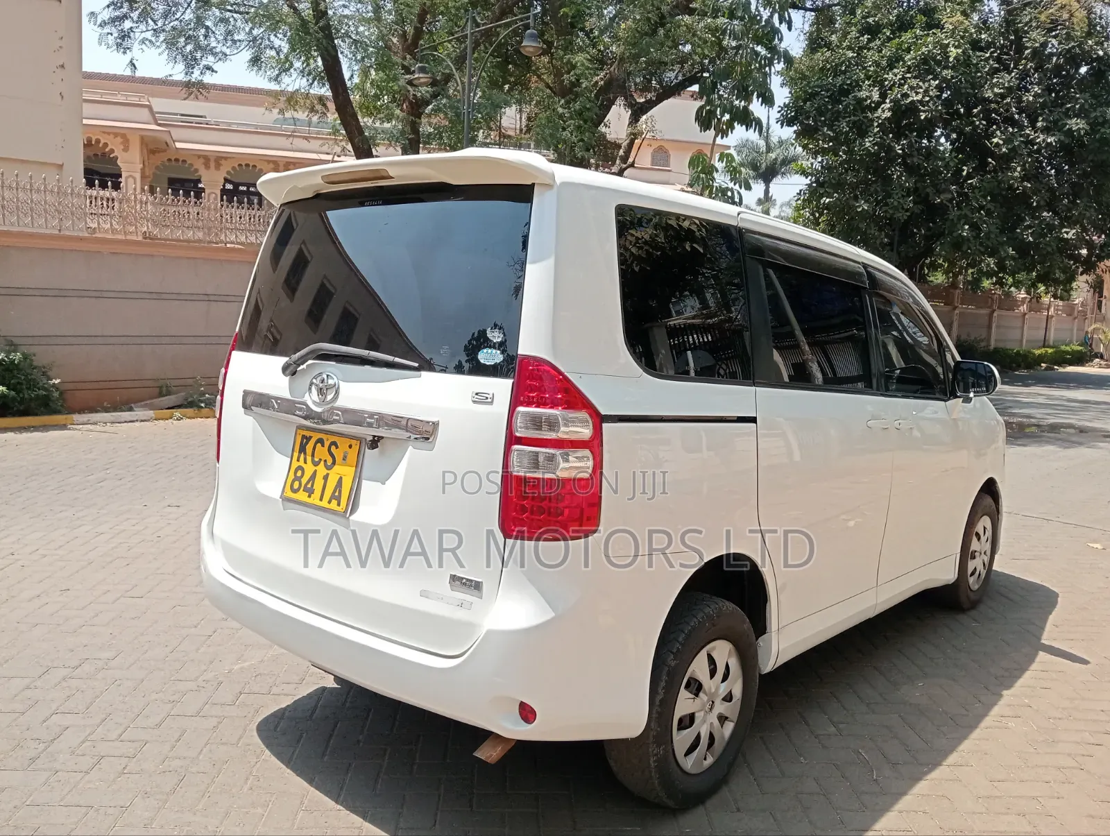 Toyota Noah 2012 White