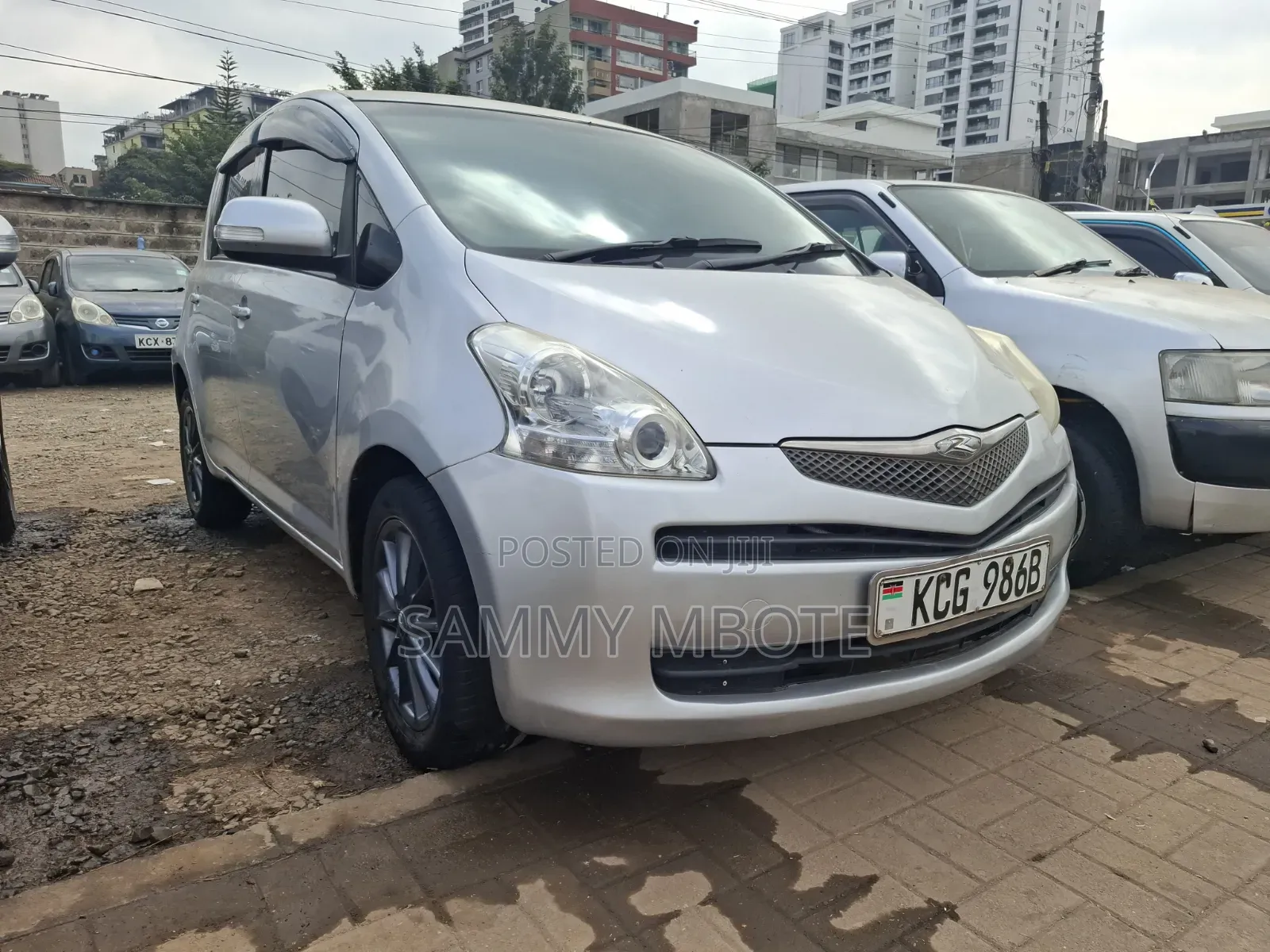 Toyota Ractis 2010