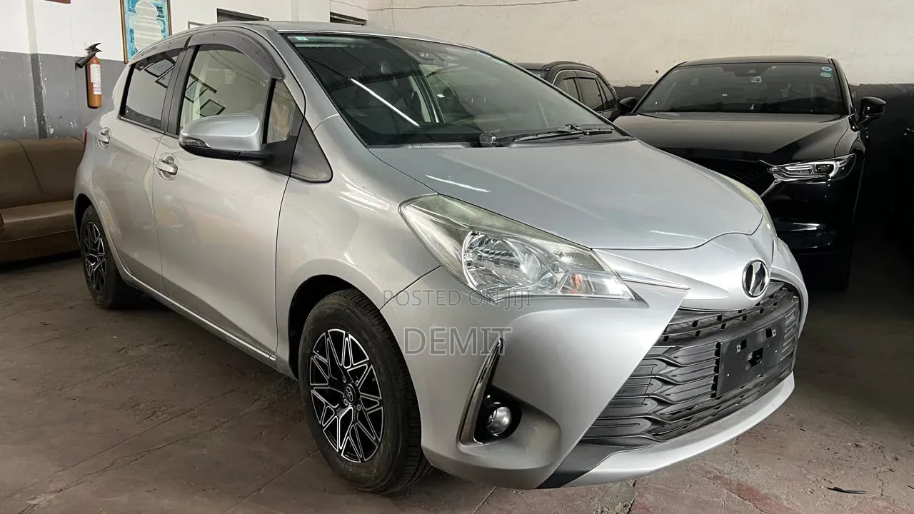 Toyota Vitz 1.3 FWD 5dr 2019 Silver