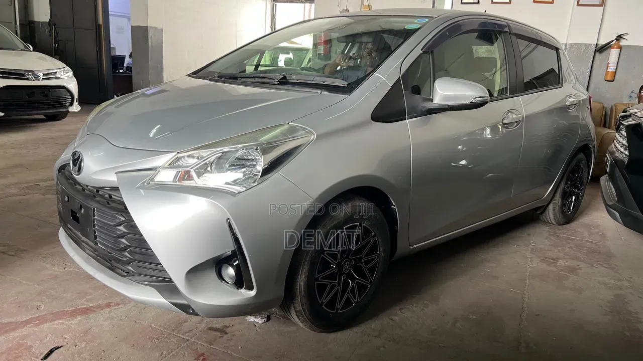 Toyota Vitz 1.3 FWD 5dr 2019 Silver