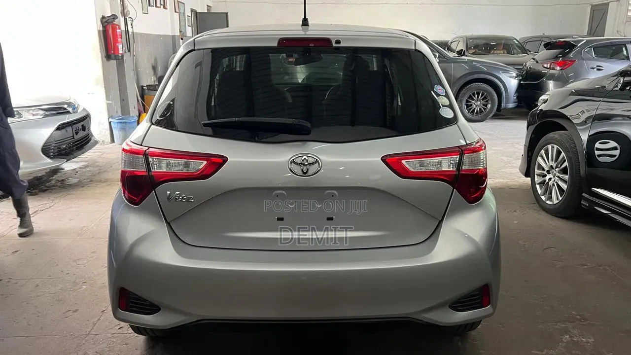 Toyota Vitz 1.3 FWD 5dr 2019 Silver