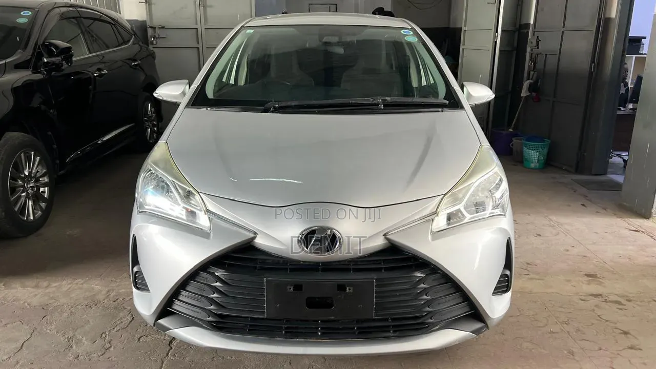 Toyota Vitz 1.3 FWD 5dr 2019 Silver