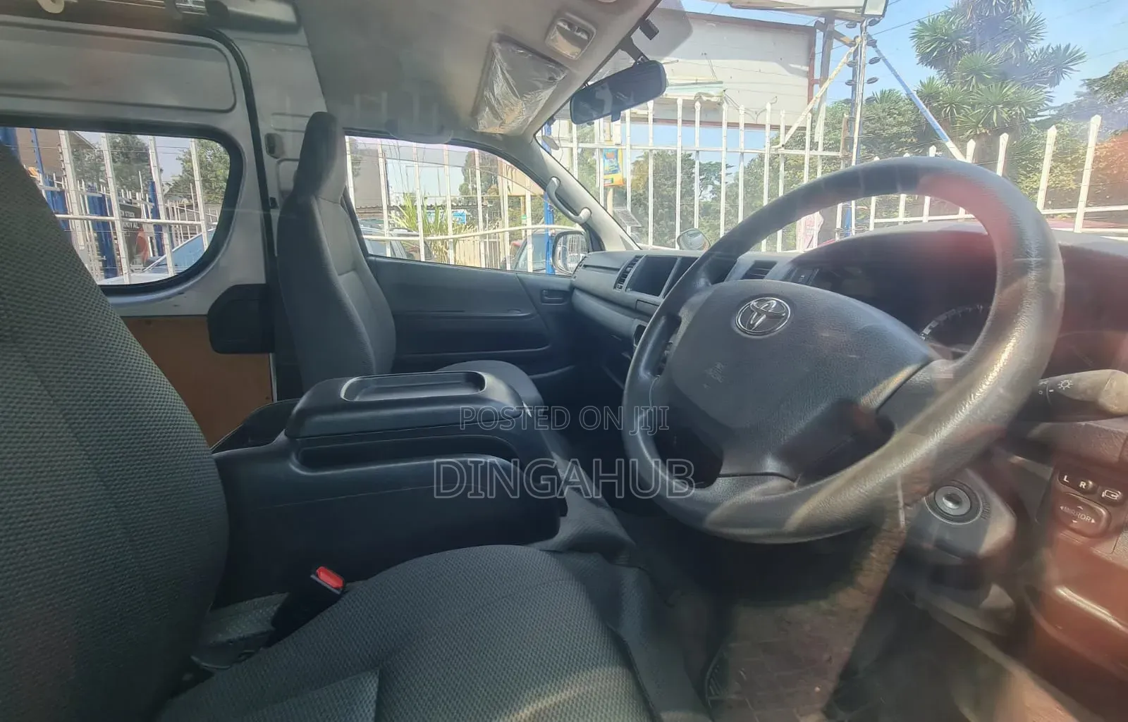 Toyota HiAce 2018 Silver