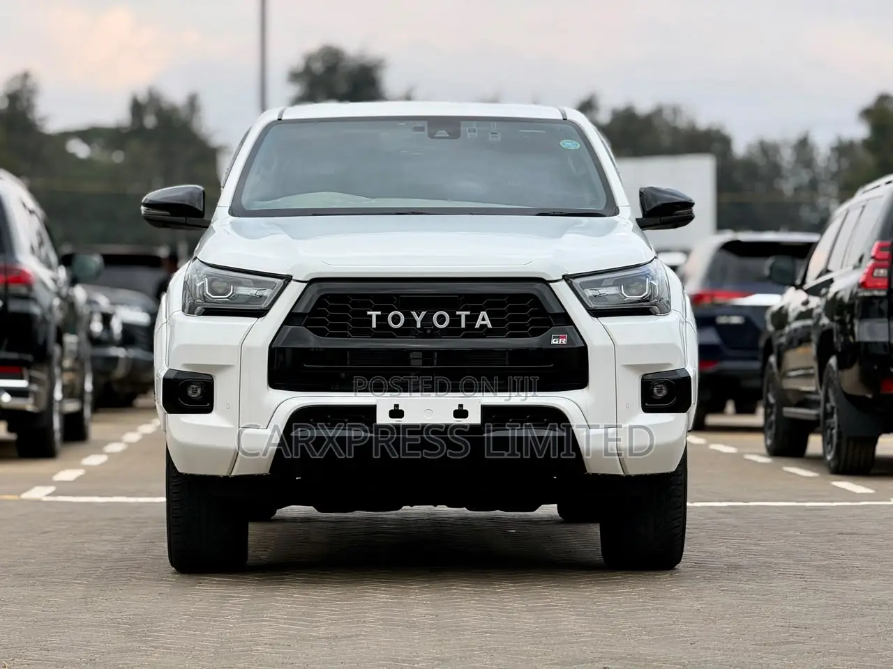 Toyota Hilux 2021 White