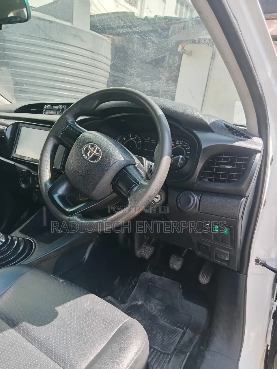 Toyota Hilux 2019 White