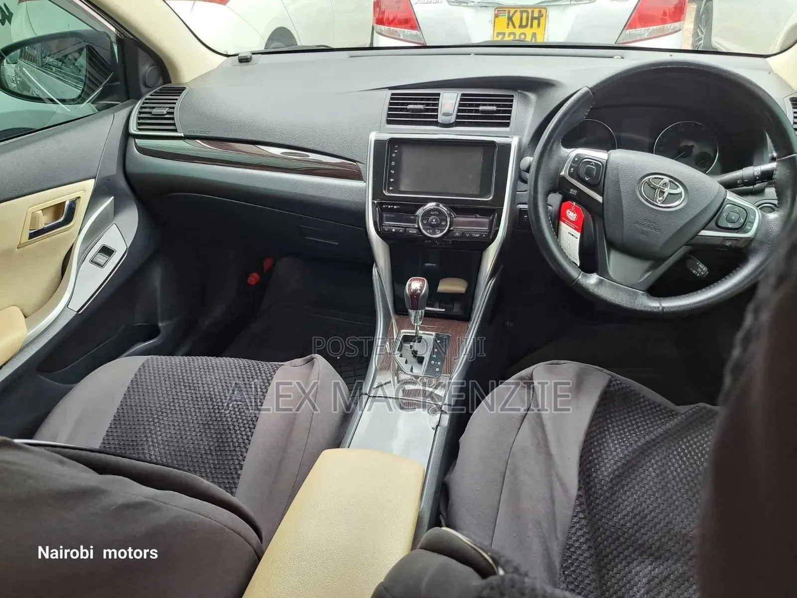 Toyota Premio 2017 Silver