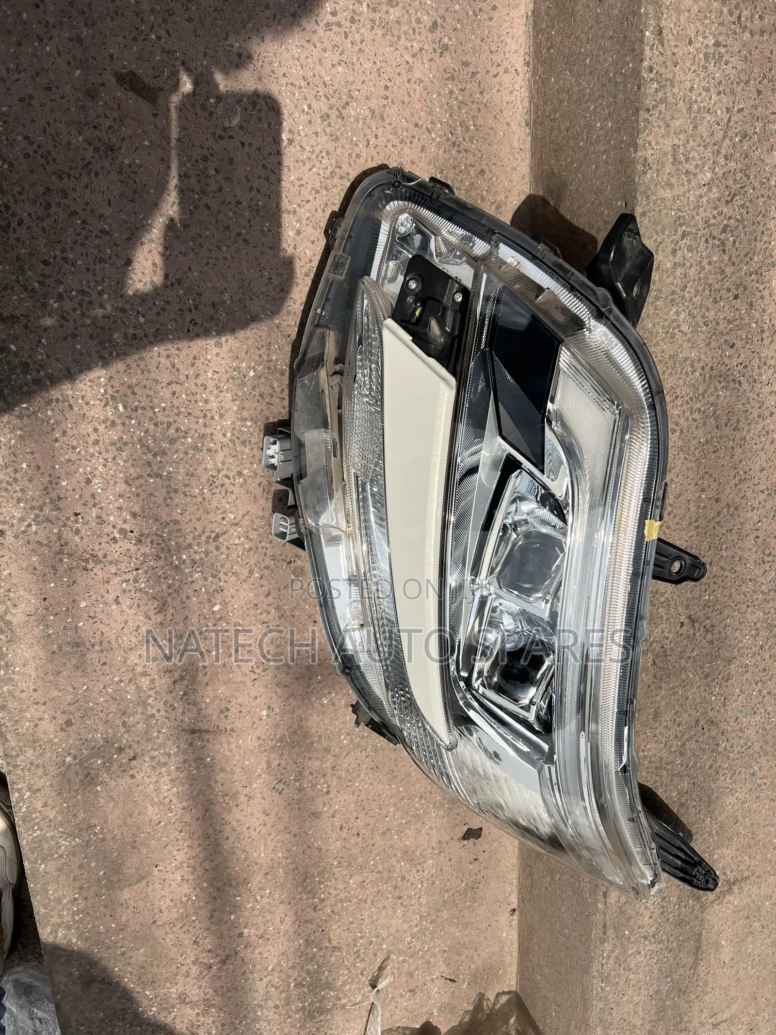 Toyota Noah Headlight 2018 (A)