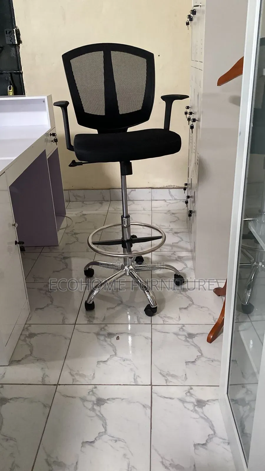Reception Chair. Adjustable Height and Reclining