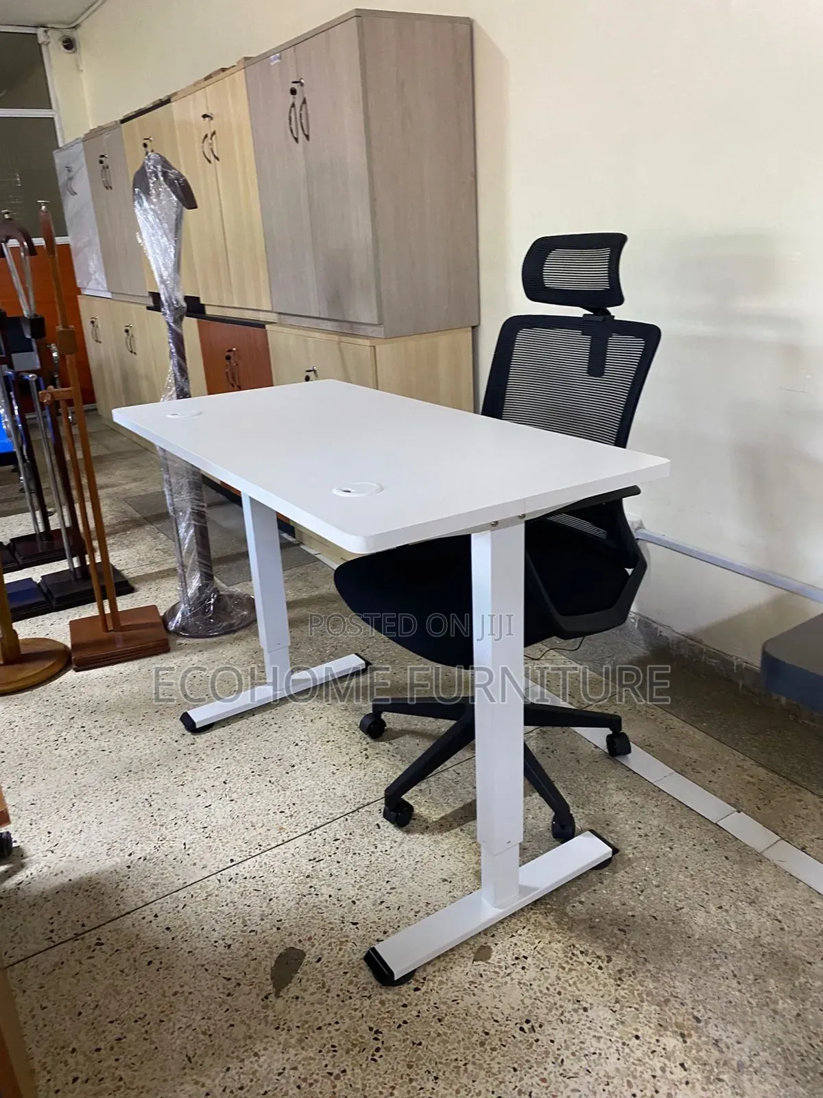 Electric Desk . 1.4m by 0.6m Adjustable Height
