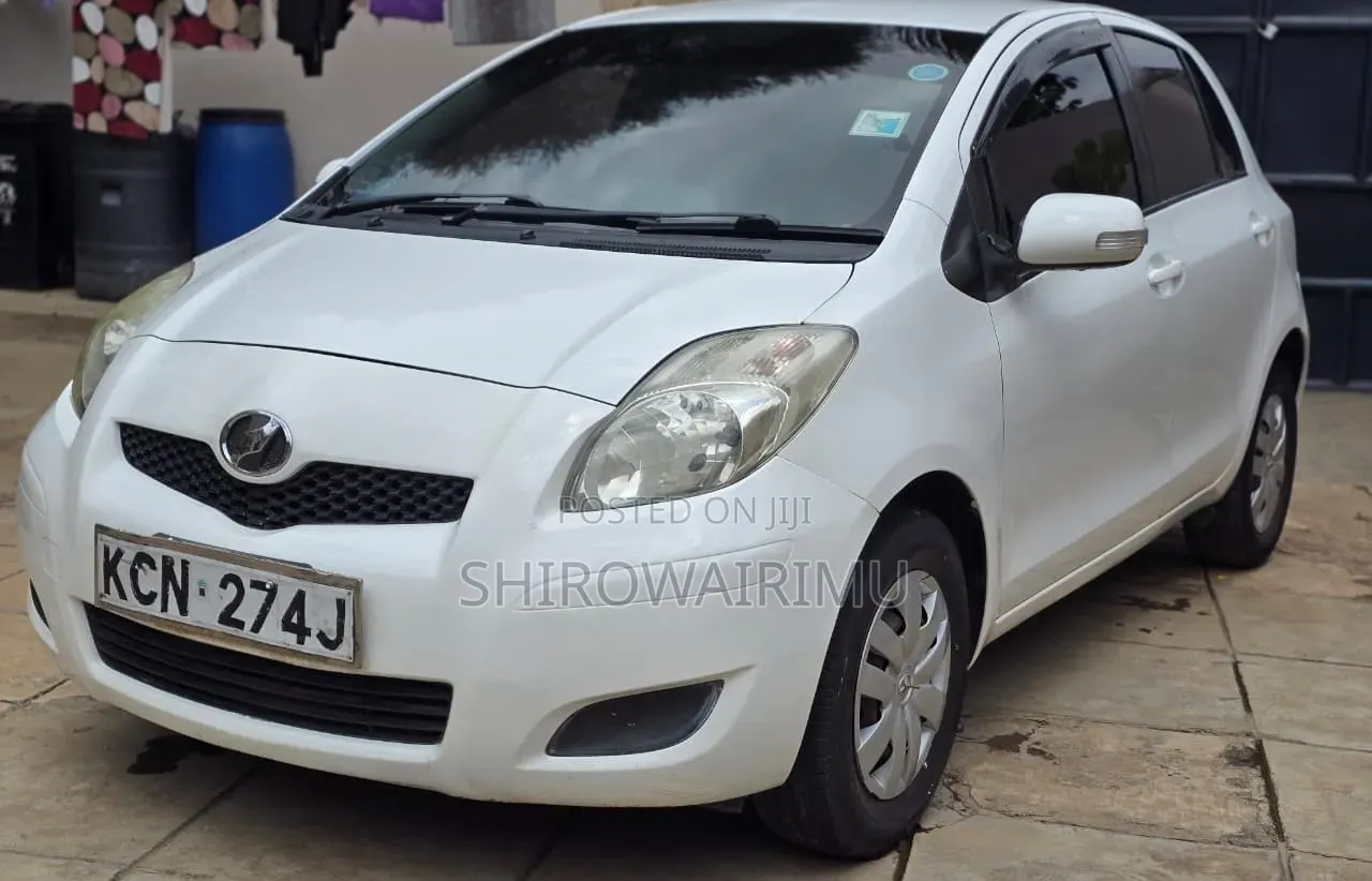 Toyota Vitz 2010 Pearl