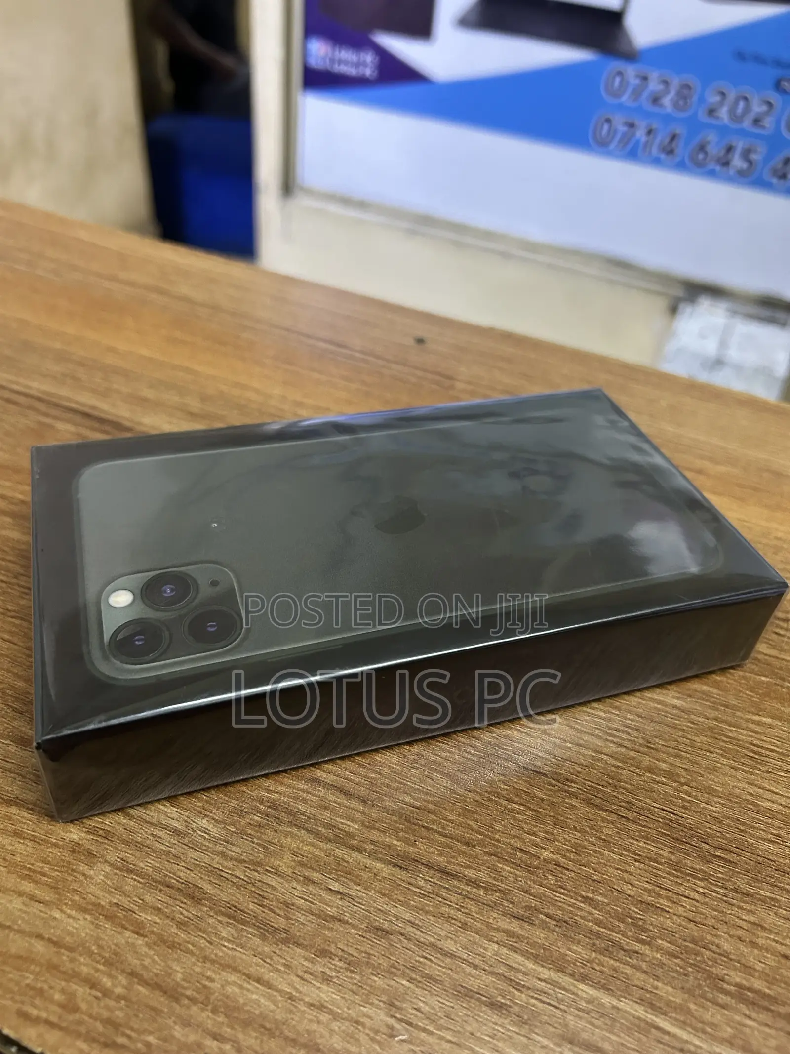 New Apple iPhone 11 Pro Max 256 GB Green