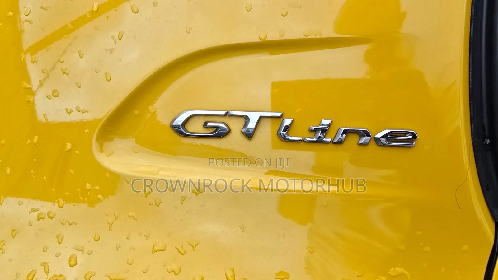 Peugeot 208 2021 Yellow