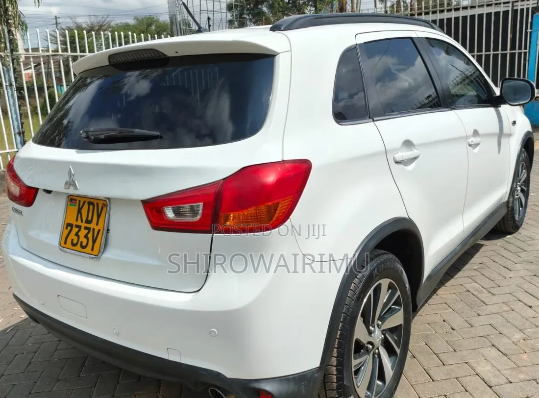 Mitsubishi RVR 2016 Off white