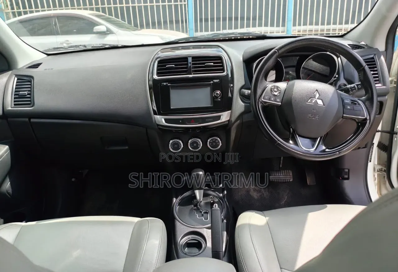Mitsubishi RVR 2016 Off white