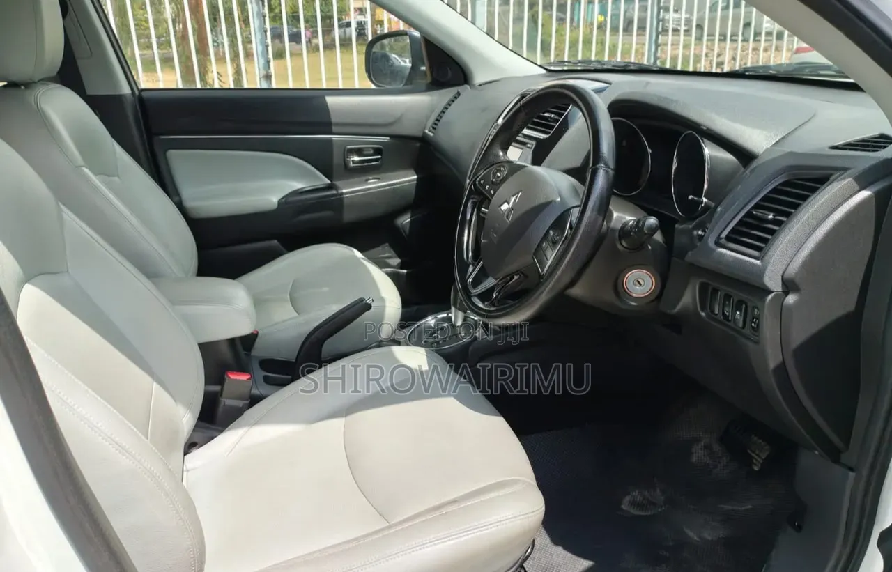 Mitsubishi RVR 2016 Off white