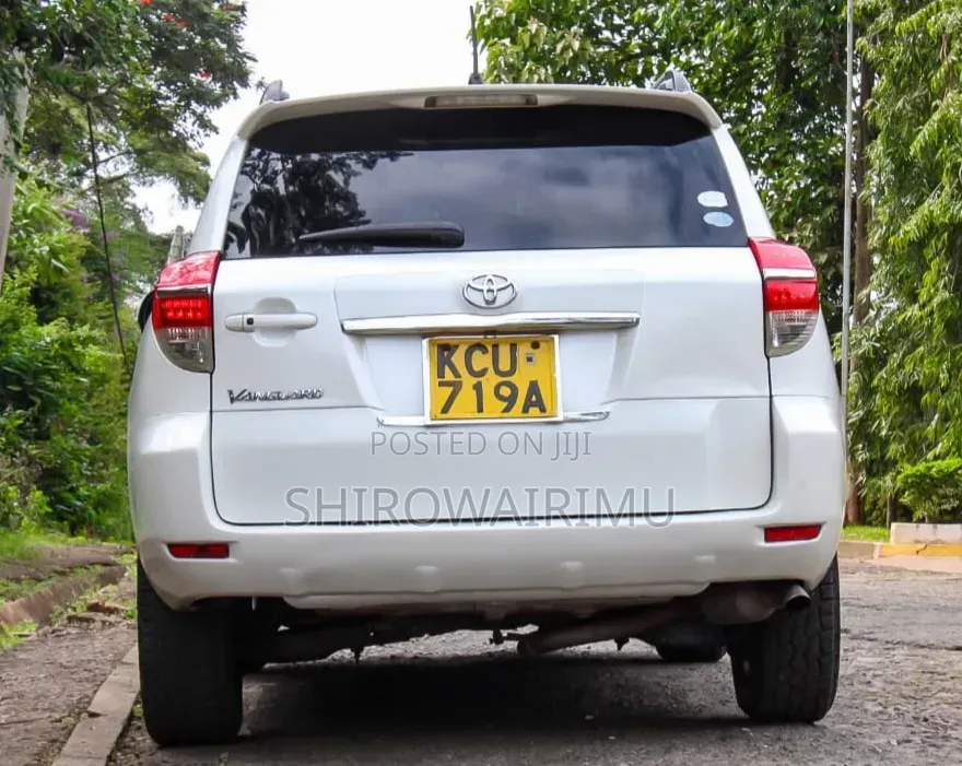 Toyota Vanguard 2013 Off white