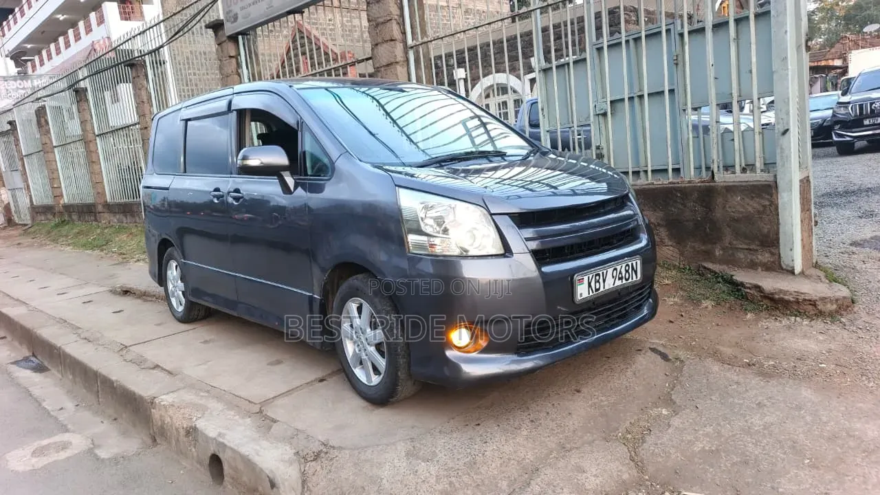 Toyota Noah 2008 Gray