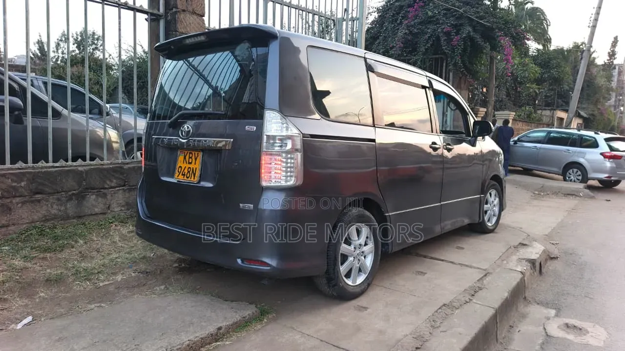 Toyota Noah 2008 Gray