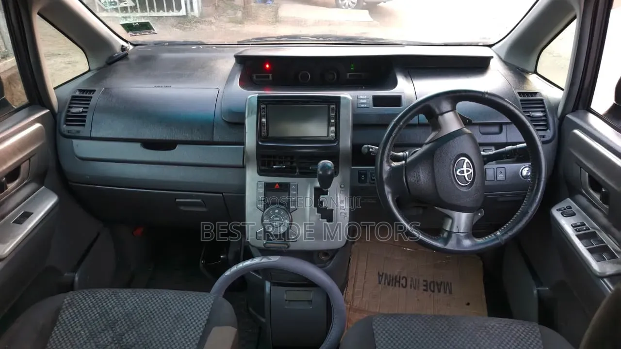 Toyota Noah 2008 Gray