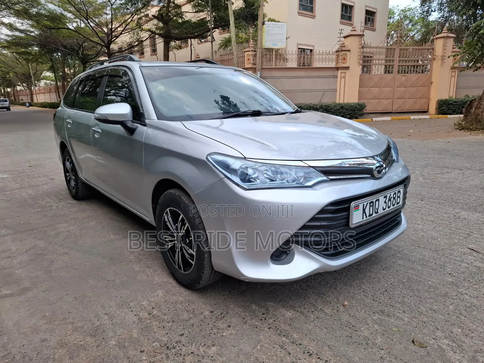 Toyota Corolla Fielder 2017 Silver