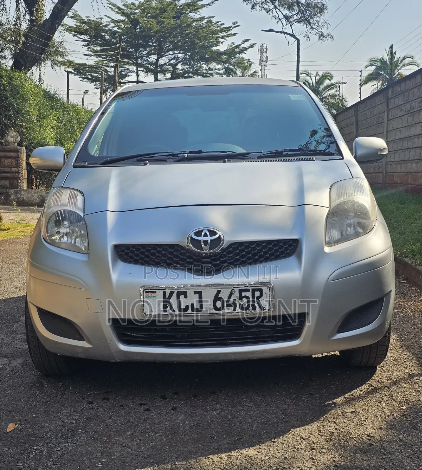 Toyota Vitz 2009 Silver