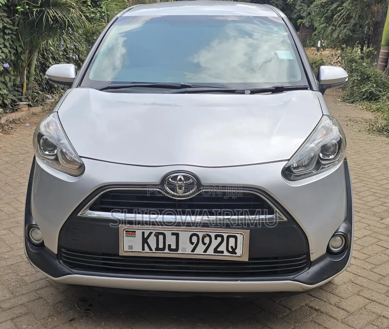 Toyota Sienta 2016 Silver