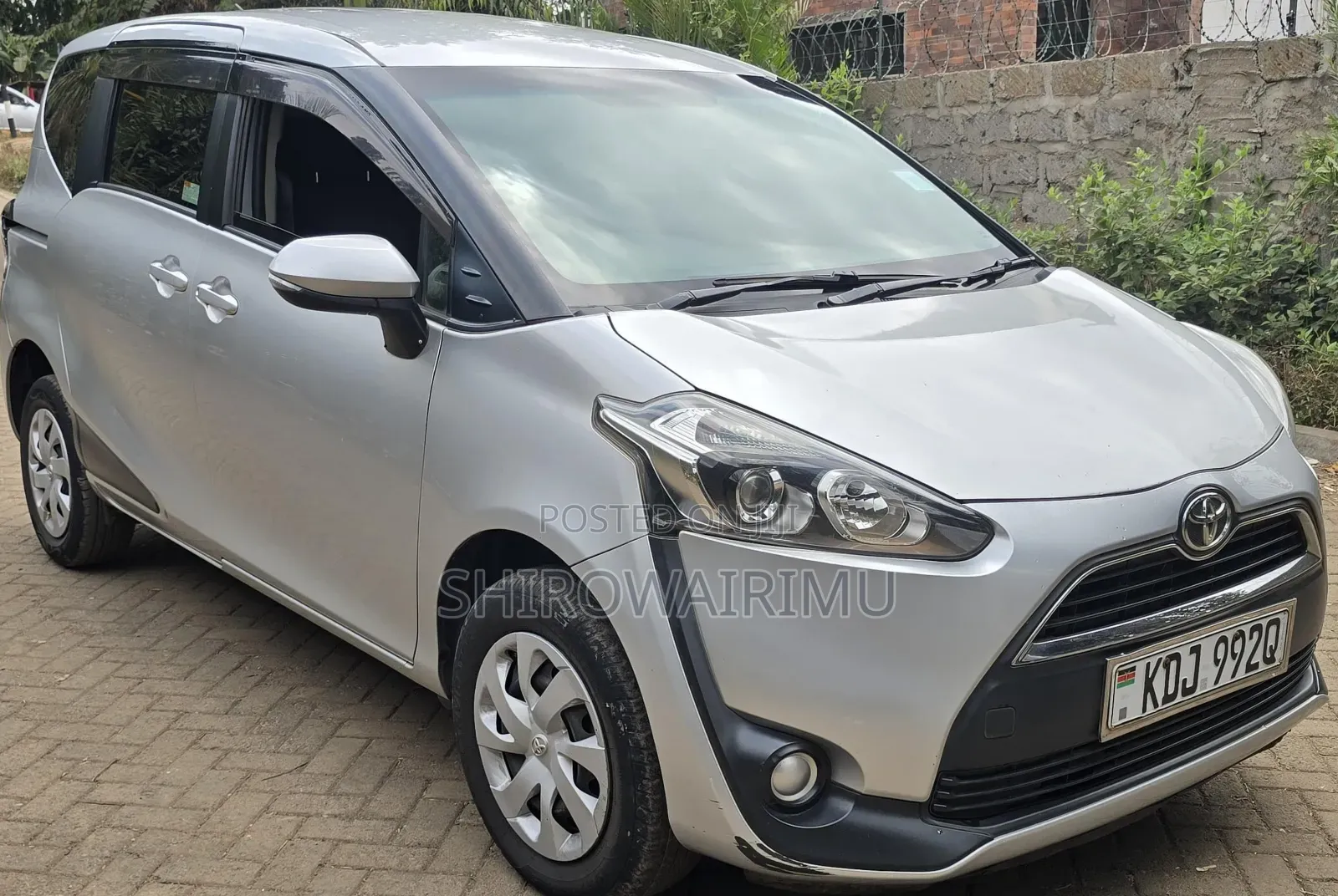 Toyota Sienta 2016 Silver