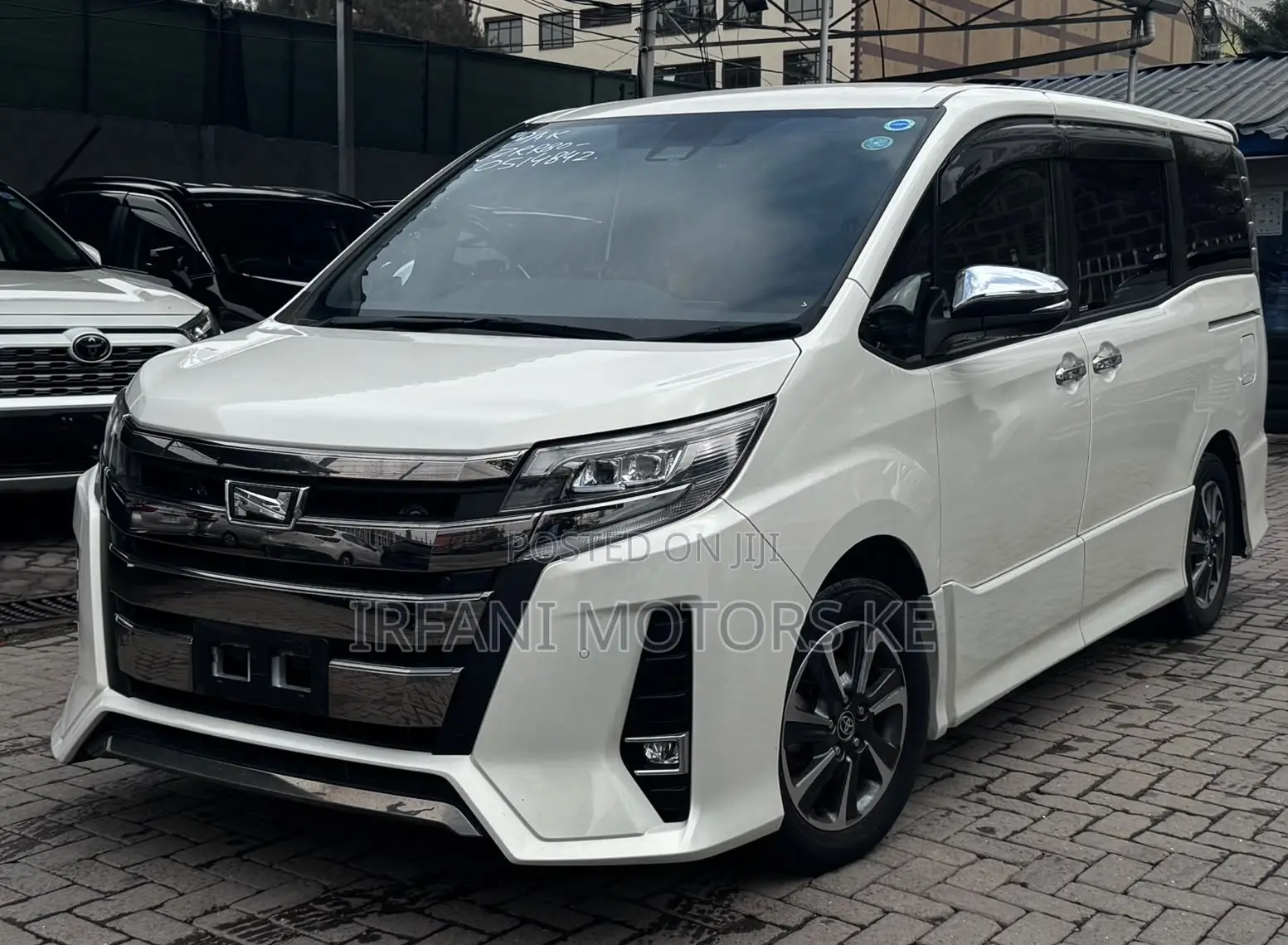 Toyota Noah 2.0 FWD (8 Seater) 2019 White